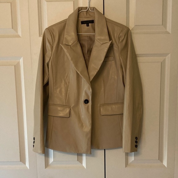 Dance & Marvel Jackets & Blazers - Dance & Marvel faux leather one button jacket/blazer women’s med. tan classic